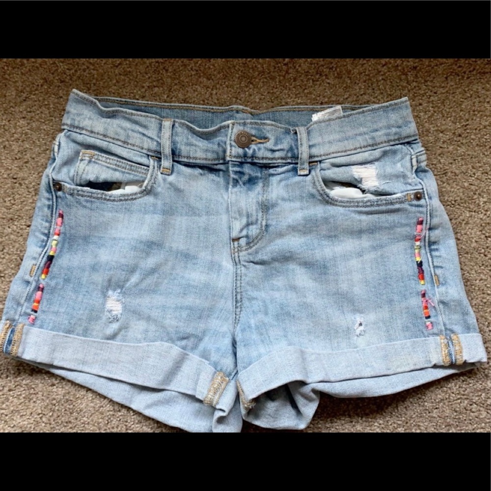 Light denim boyfriend short